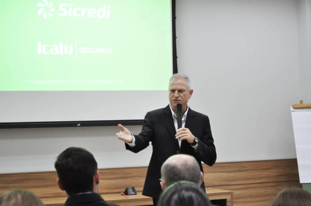  sicredi-alto-jacui-debate-previdencia-privada-com-associados2-1024x680.jpg 