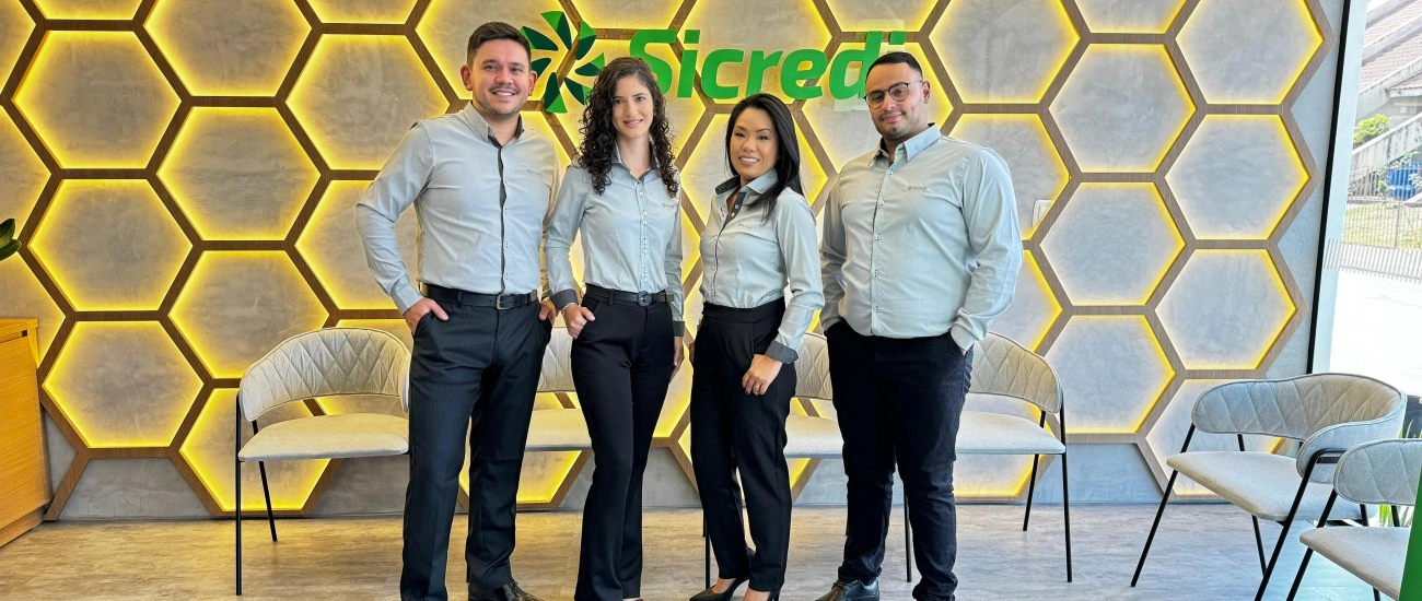 Equipe de colaboradores da Agência Sicredi Arapuá