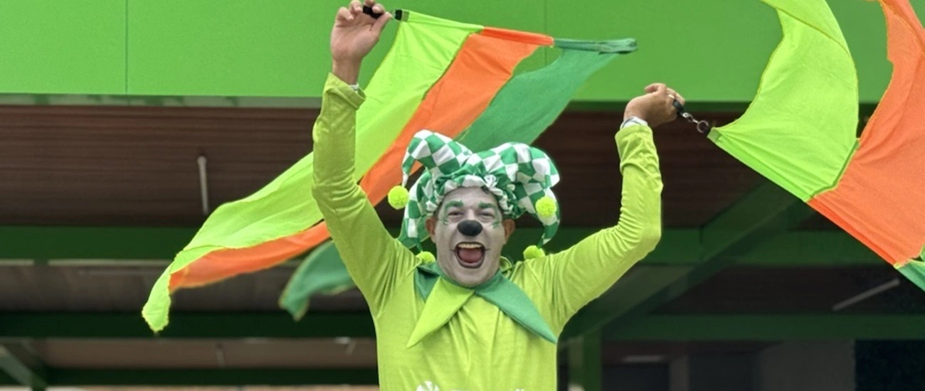  A presença do personagem Perna de Pau do Sicredi também fez a alegria das crianças que passaram pelo estande do Sicredi. 