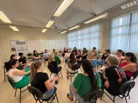 Grupo de estudos trabalhando do Programa A União Faz a Vida