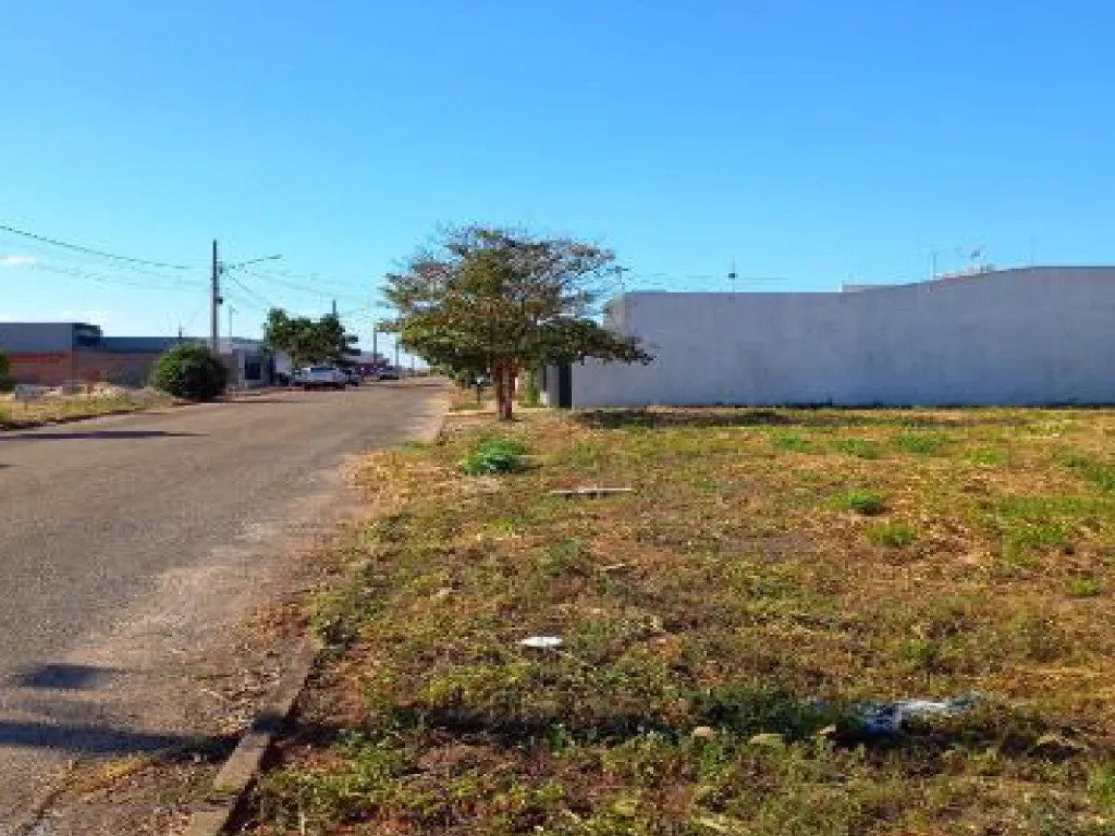 Lote 425m² - R$ 313.000,00 - Av. Eugênio Prati, esquina com Rua Abrelino Capelari - quadra nº20, lote nº 04 -  Greenville, Campo Verde-MT 