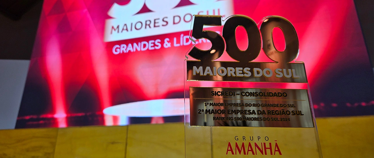  Prêmio das 500 maiores empresas em frente a um telão de LED 