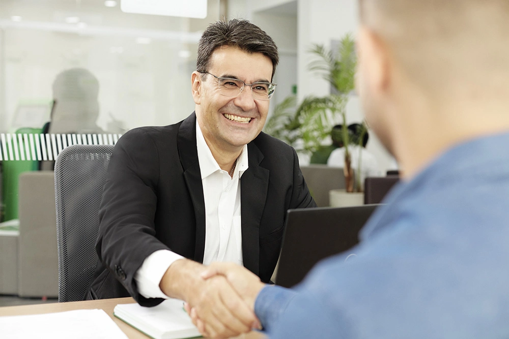  Estamos aqui para ajudar! No Sicredi, cada associado pode escolher o melhor dia e horário para receber nosso contato, garantindo uma experiência personalizada e conveniente. É simples e fácil. 