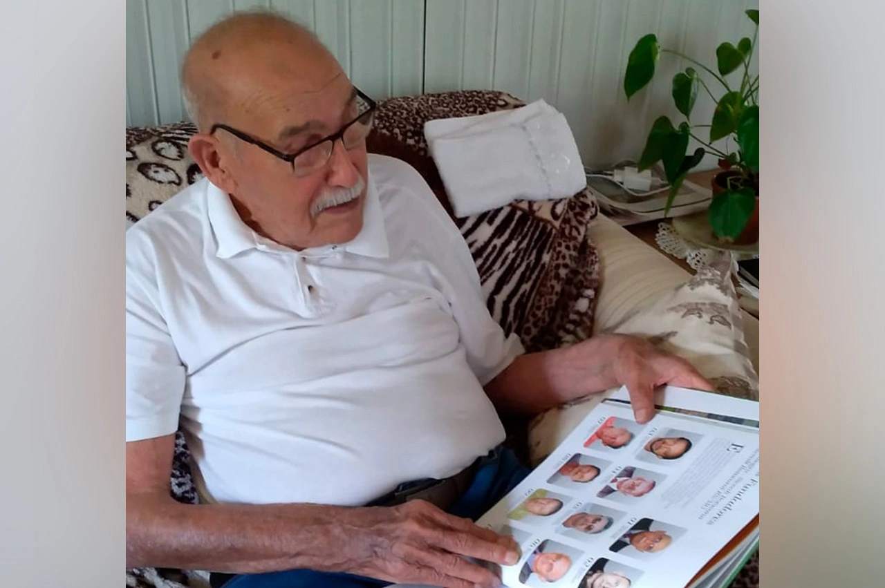  Telmo lê parte de sua história 