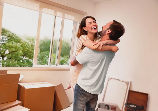  casal feliz na casa nova 