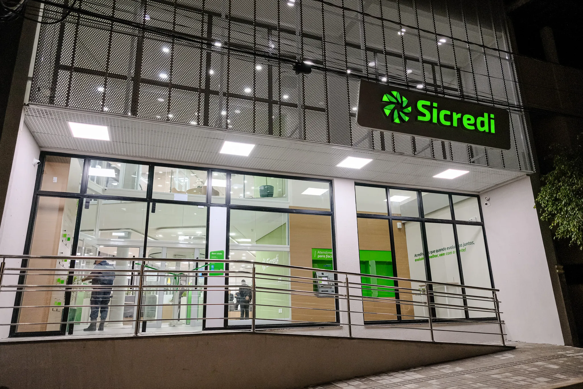  Fachada da Agência de Miraí da Sicredi Botucaraí RS/MG 