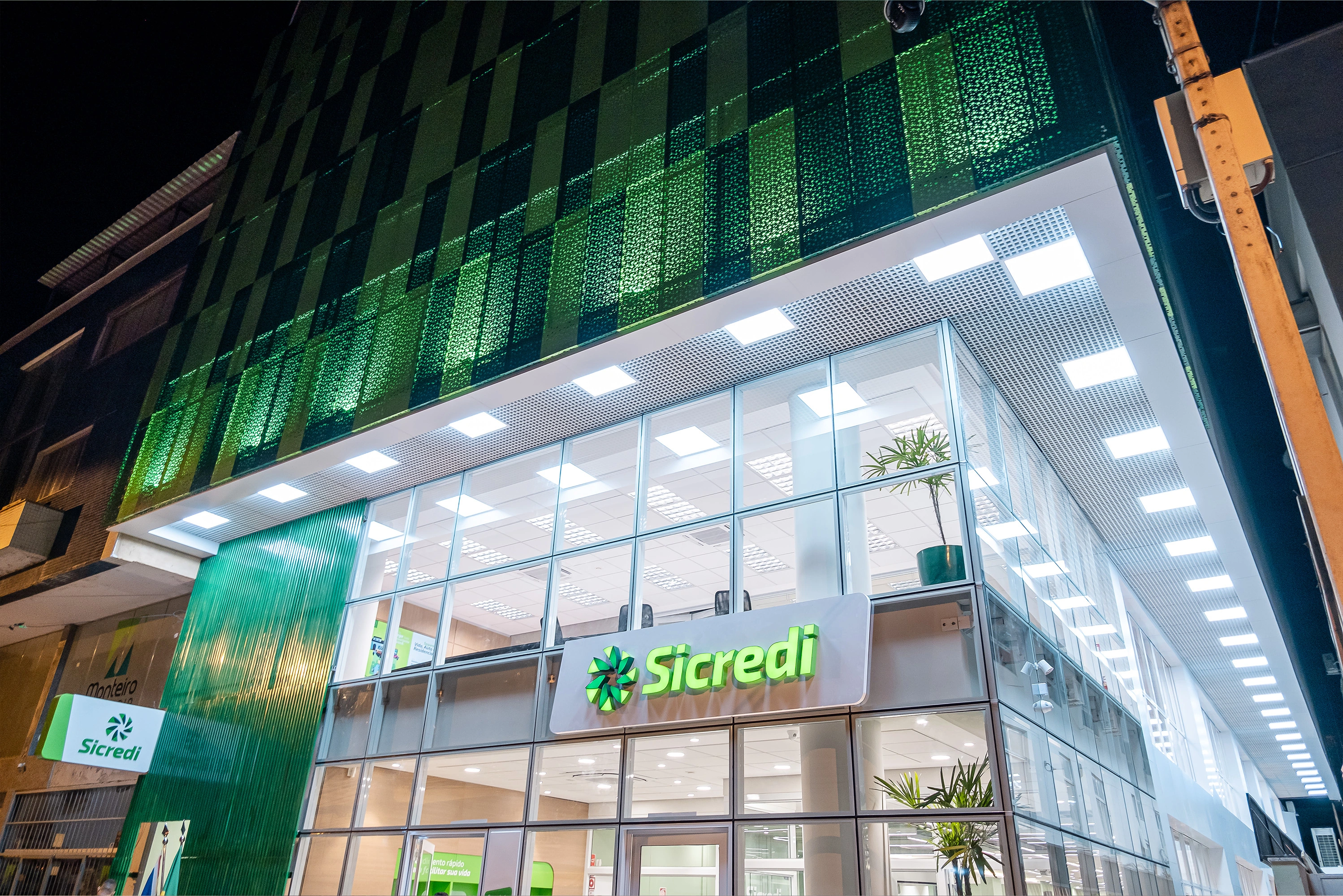  Fachada da Agência de Muriaé Centro da Sicredi Botucaraí RS/MG 