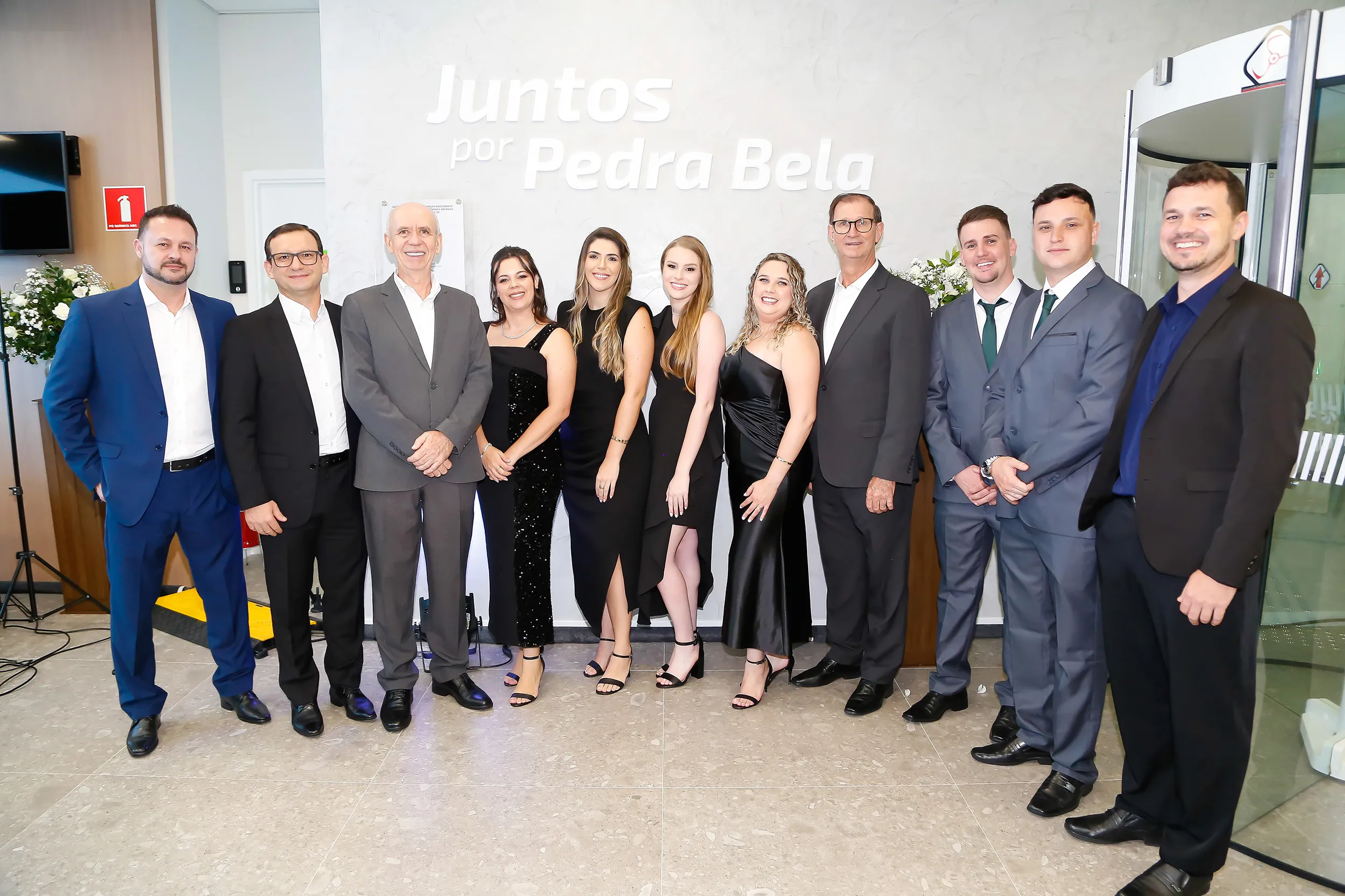  equipe Pedra Bela e lideranças da coop.jpg 
