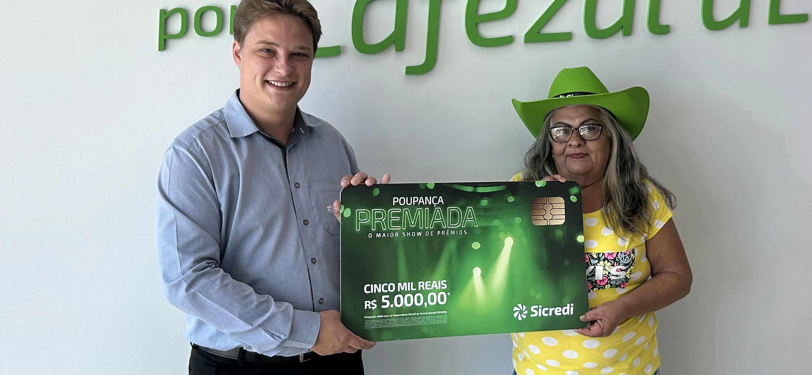 Entrega do cheque da campanha Poupança Premiada para Maria Aparecida Cabalin da Silva.jpg