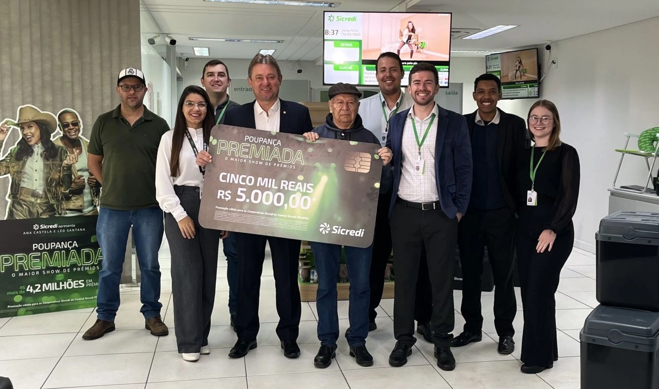  Sr. José, Valmir Dzivielevski, Lucas Binde e a equipe da agência de Turvo-PR.jpg 
