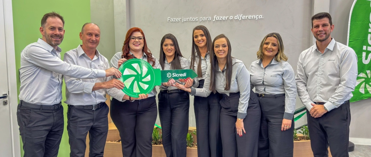  Entrega da chave simbólica de inauguração da Agência Sicredi Matutina 