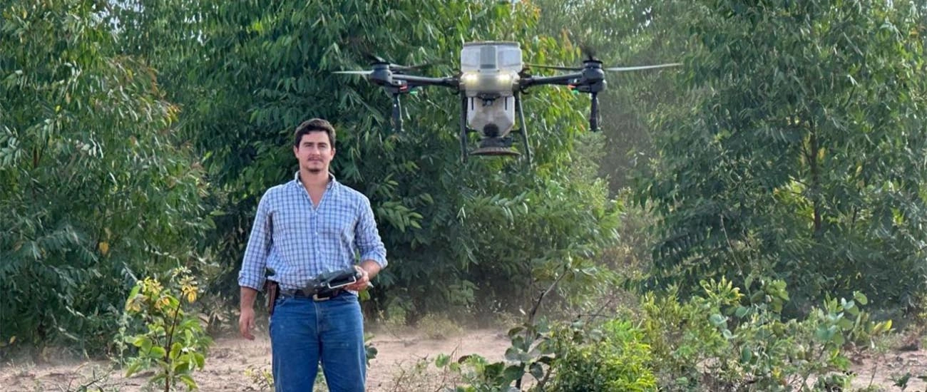  DRONE W.jpg 