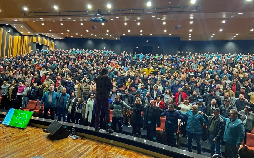  Grande público formado por representantes das entidades e ações beneficiadas esteve presente no auditório do Sicredi Região dos Vales  - SITE.JPG 