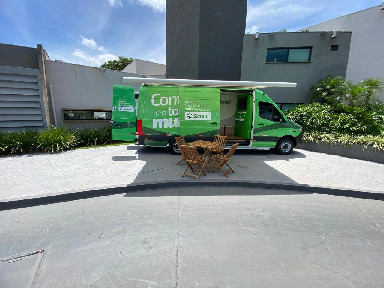 VAN 3.jpg