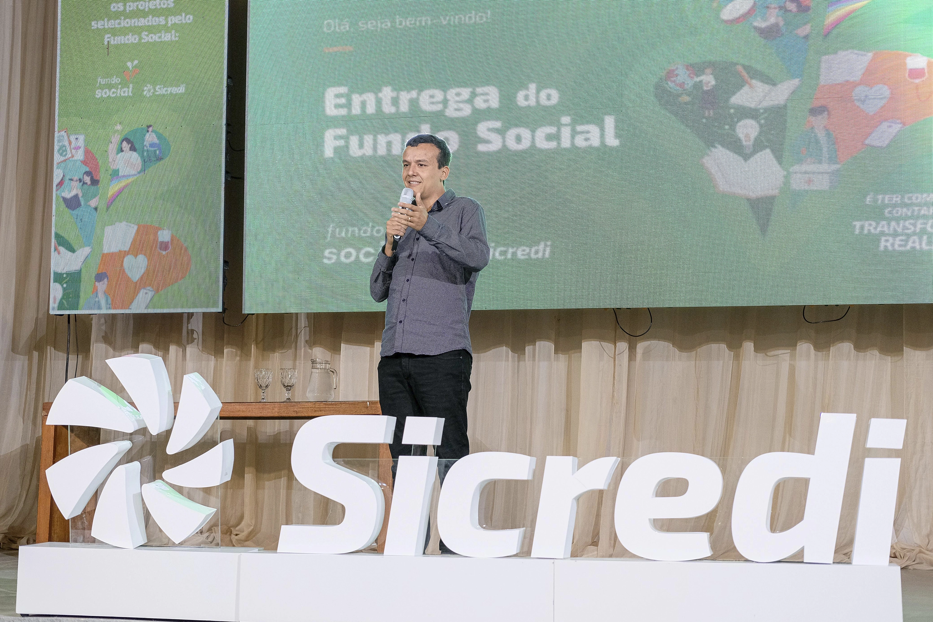 Pastor Everton Moura, falou representando as entidades beneficiadas.JPG