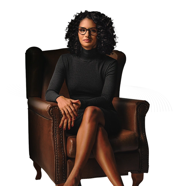  mulher elegante investidora senta numa poltrona 