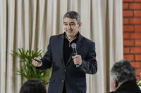 Rogério falando.jpg