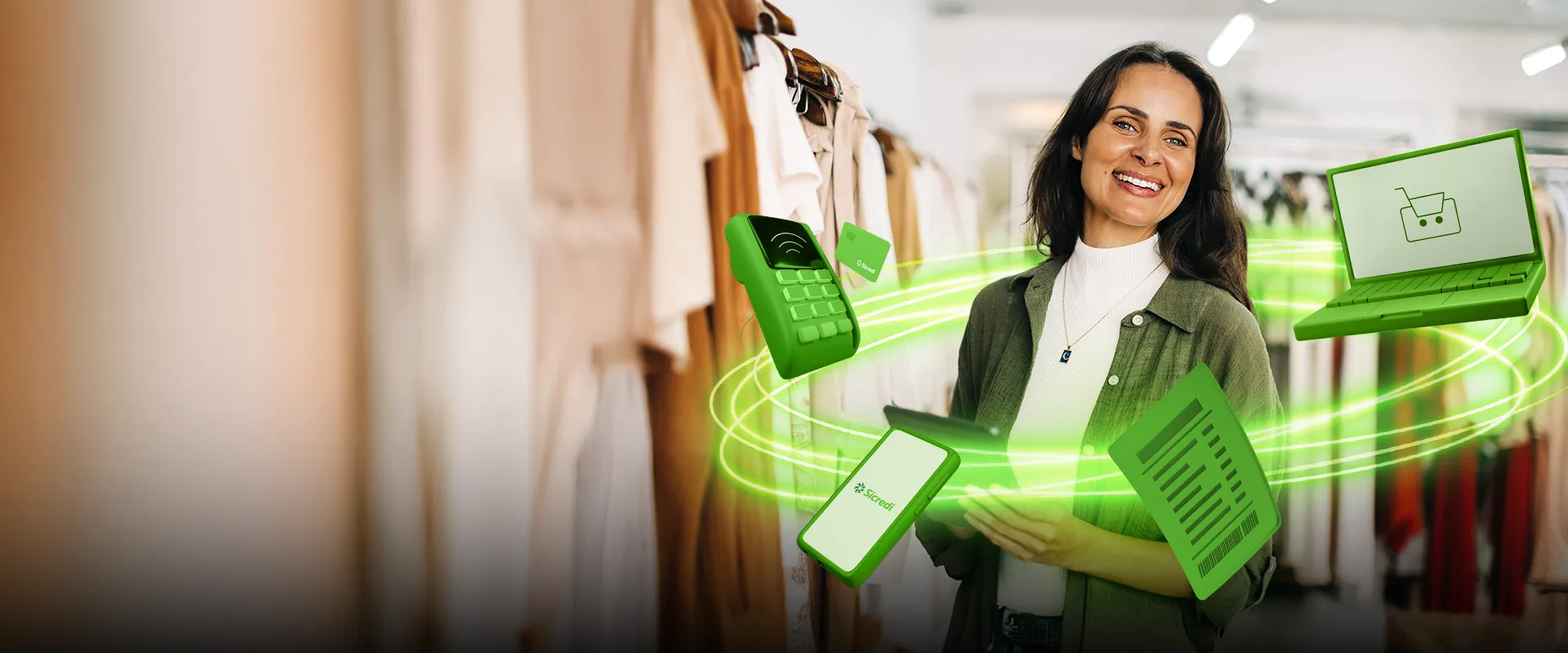  Homem, dono de restaurante que serve hamburguer, apoiado em uma bancada sorrindo para a câmera. 