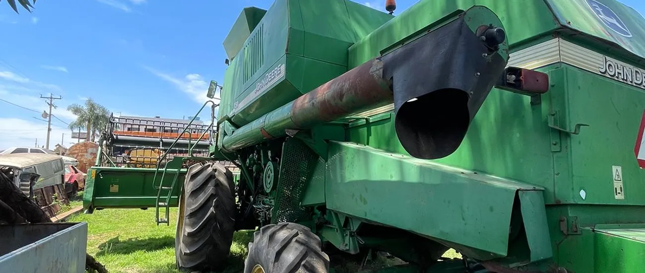  COLHEITADEIRA JOHN DEERE  A 1550VB, com PLATAFORMA 23 PÉS 