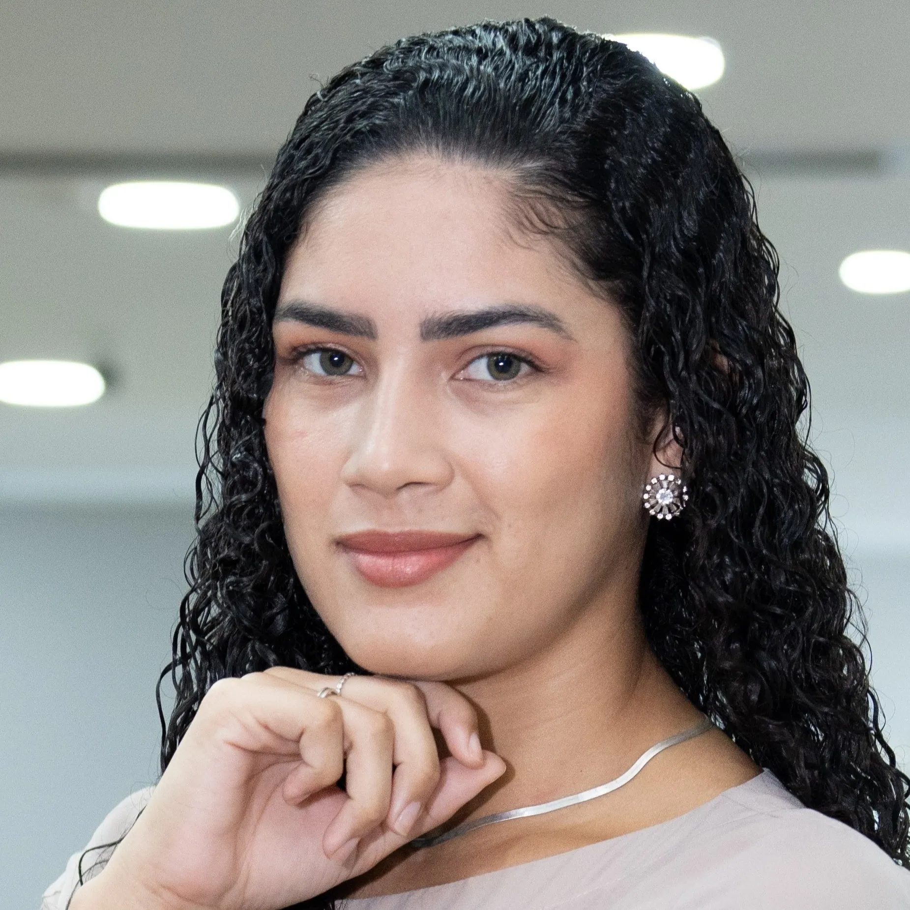  mulher colaboradora sicredi, vagas, vagas para todos, vagas de emprego 