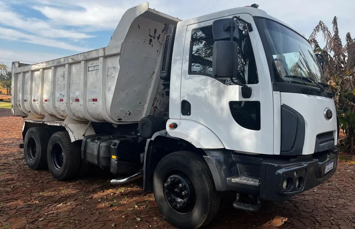 Caminhão_Ford Cargo 2013 (1).jpg