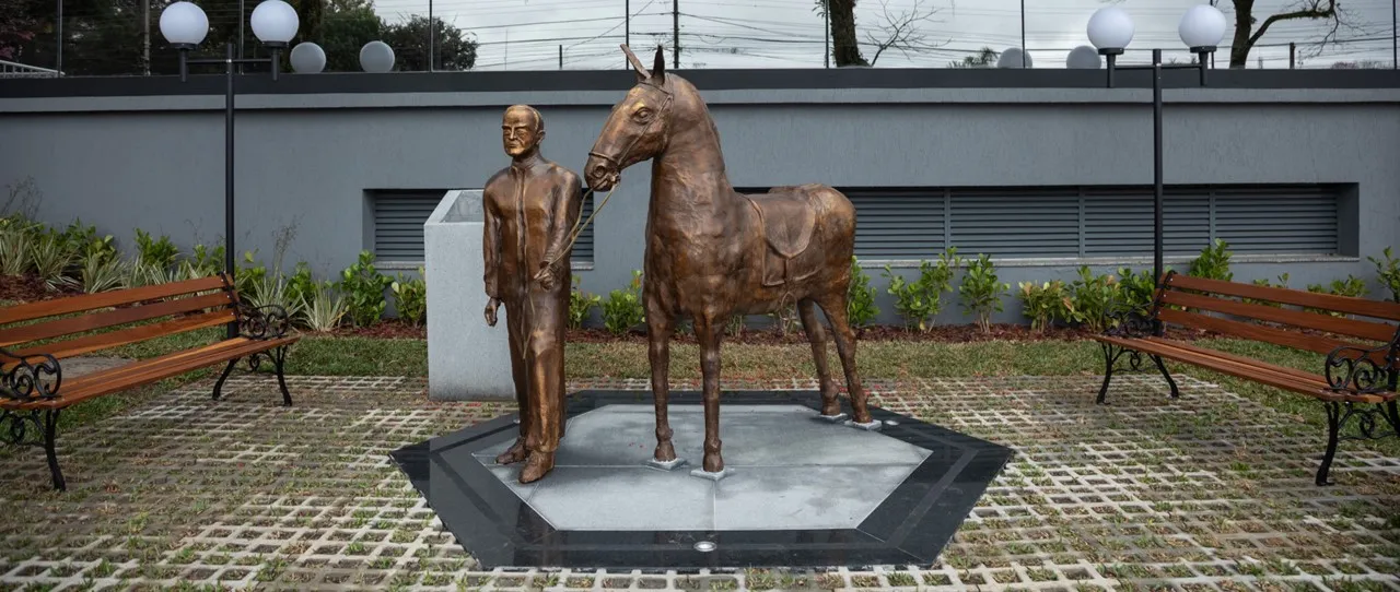  monumento-curitiba-sicredi.jpg 