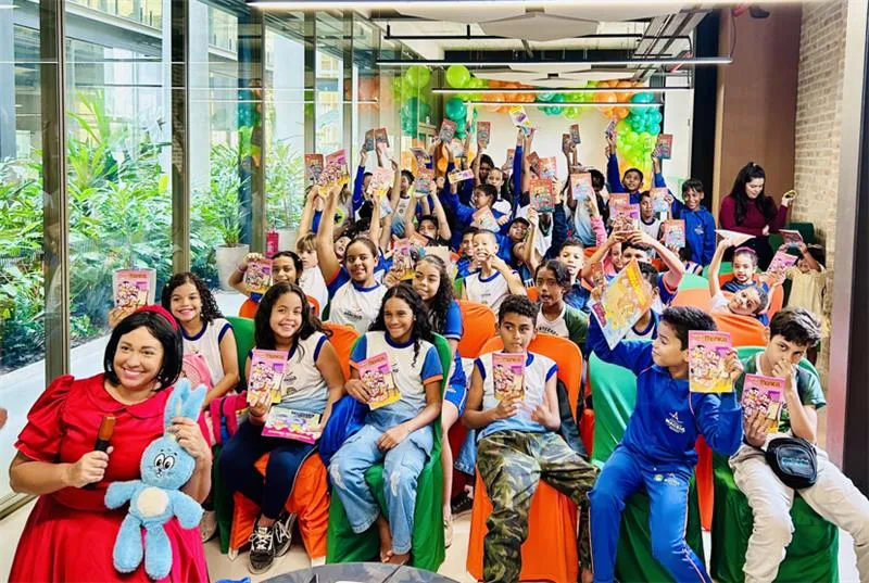  Crianças reunidas na Sicredi Expansão no Cinemoedinha 