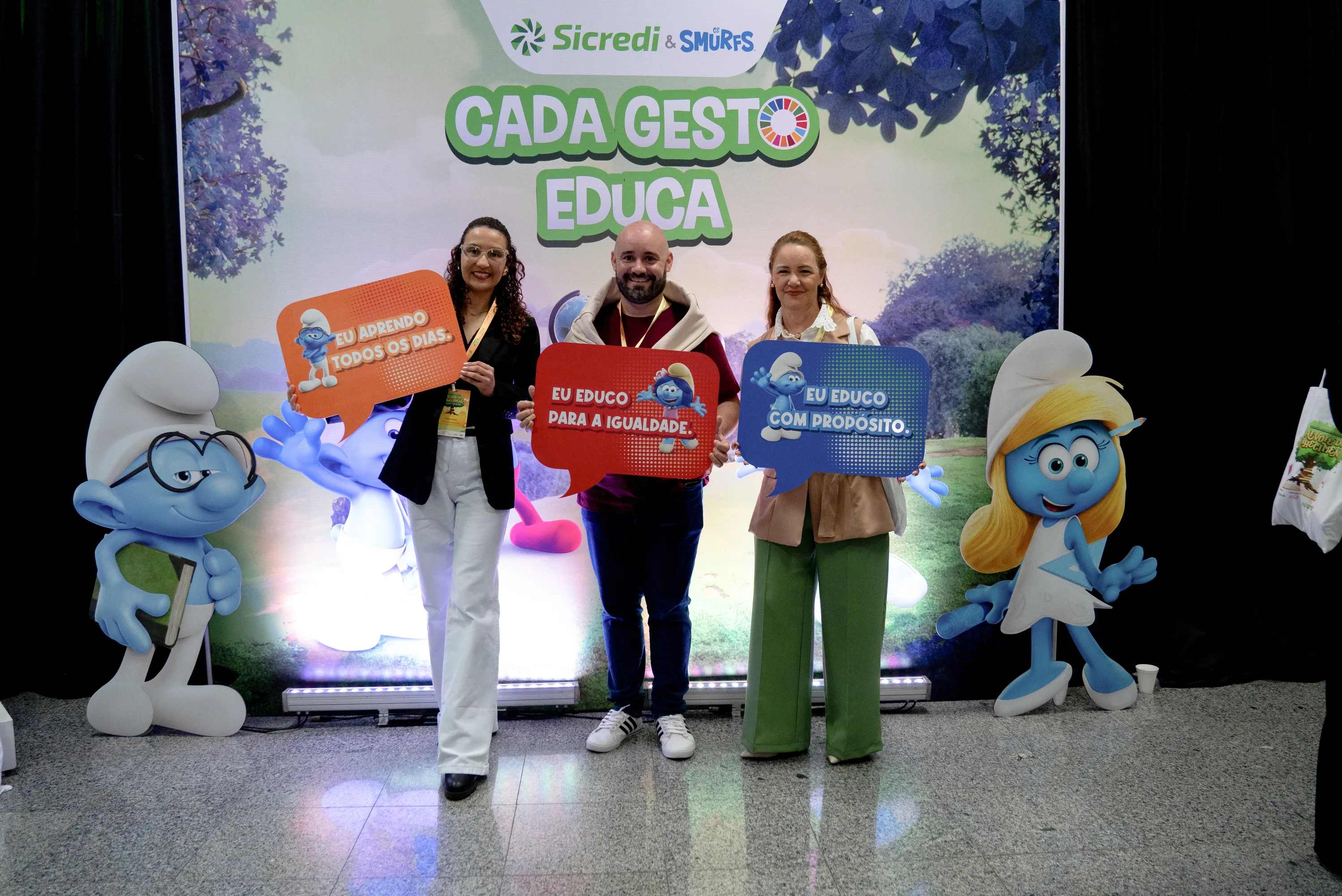  Programas como "Cada Gesto Educa" foram destaques no evento, que evidenciou os impactos dessas iniciativas nas escolas 