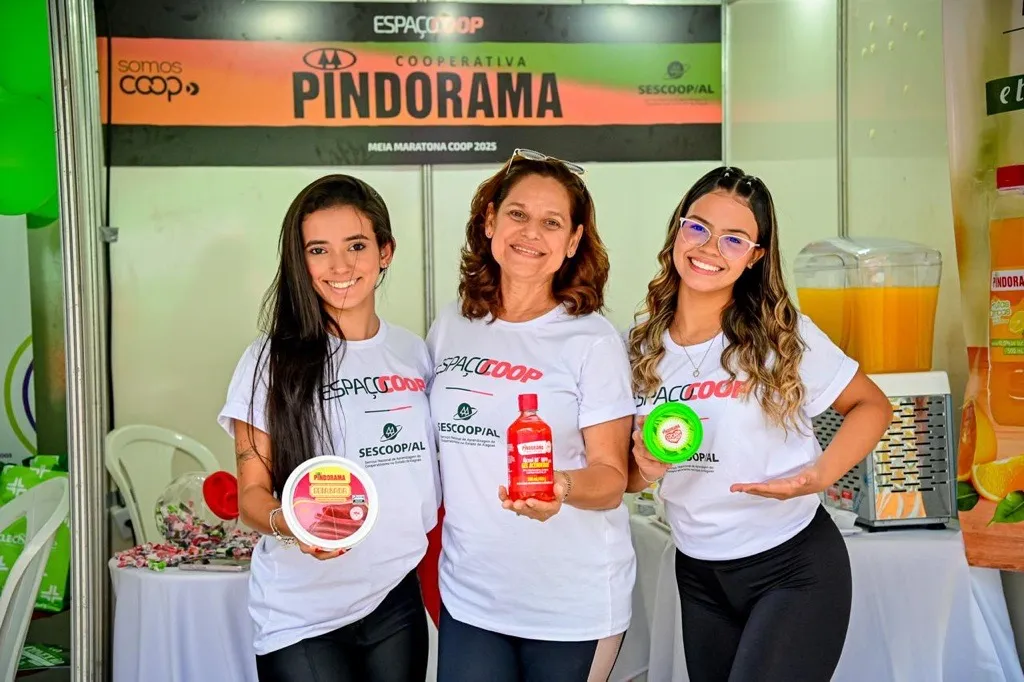Equipe da Pindorama mostra produtos da Cooperativa