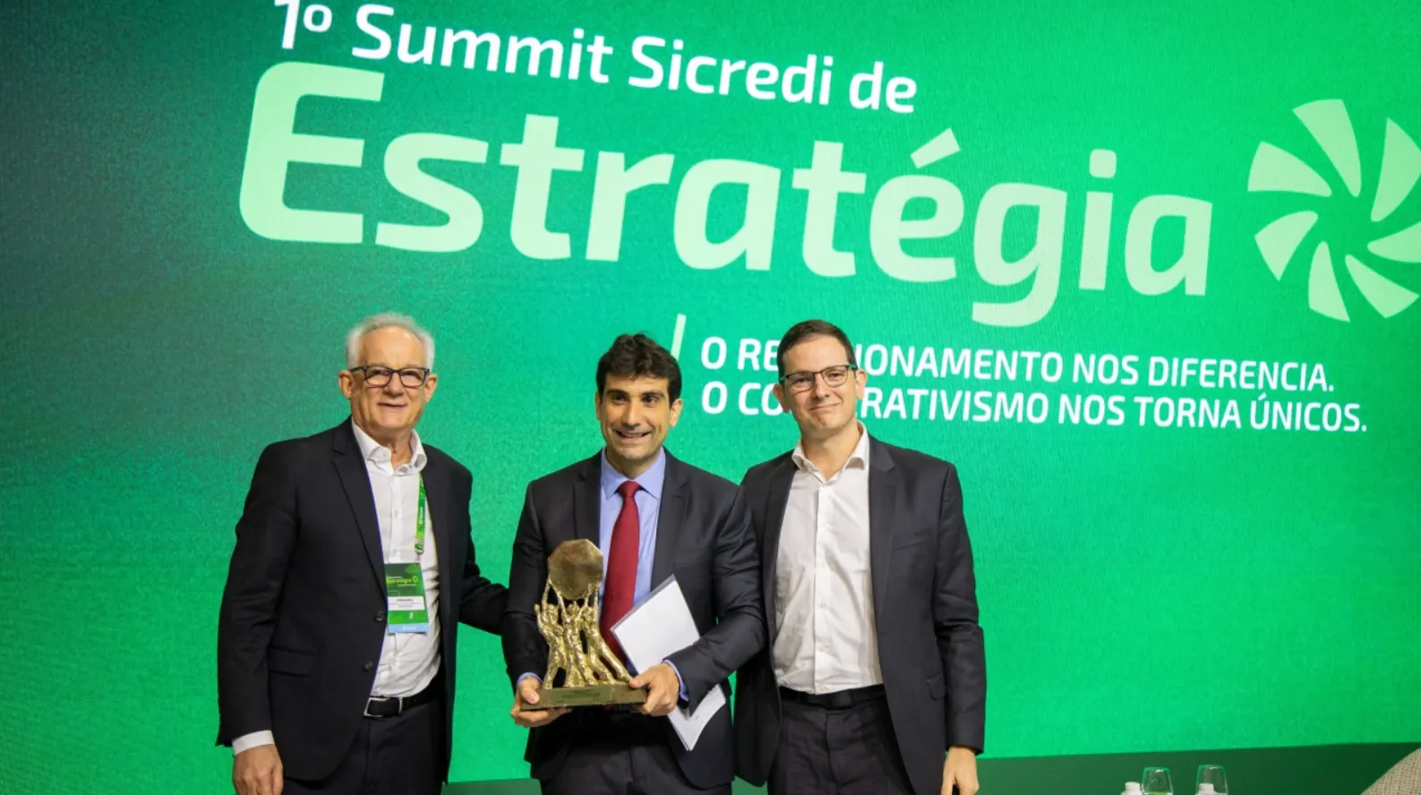 Summit Estratégia Sicredi 2025.png