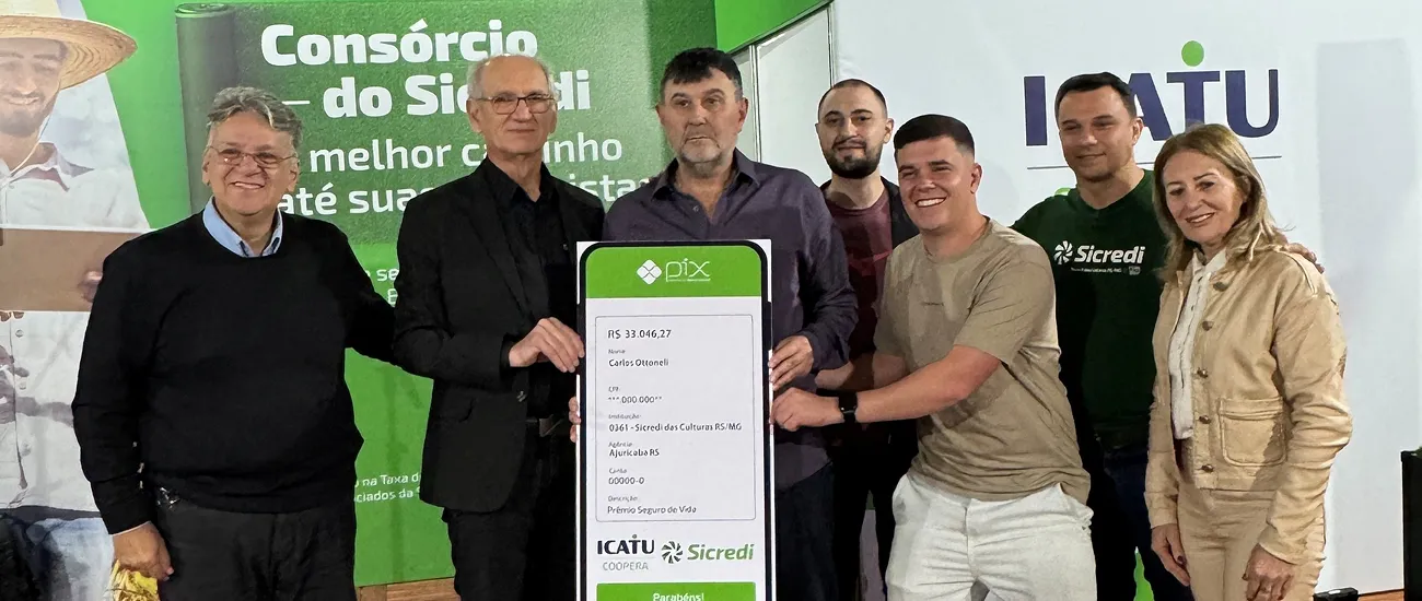 Carlos Ottoneli, associado de Ajuricaba, recebeu prêmio de Seguro de Vida Sicredi