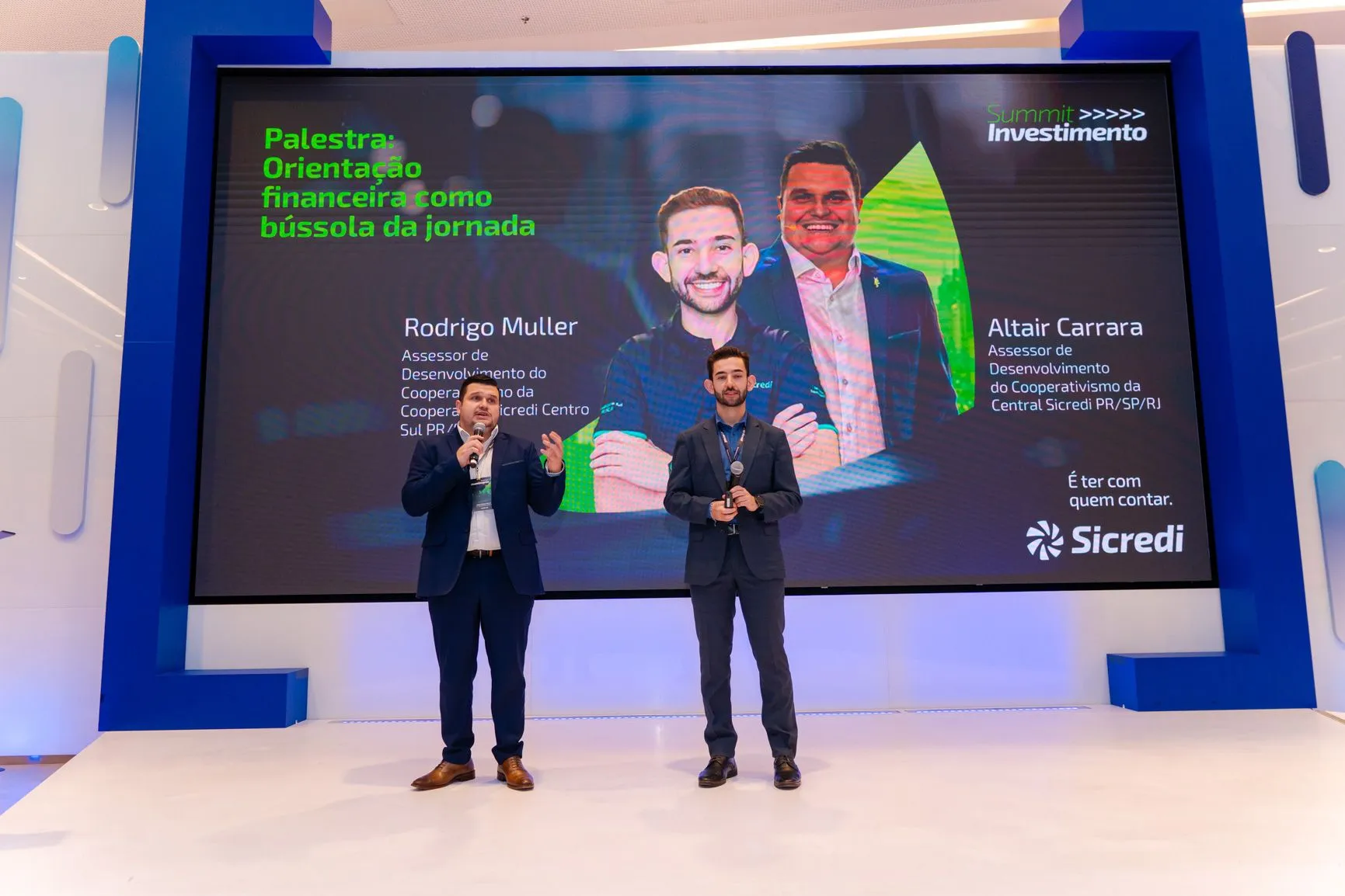 Altair Carrara e Rodrigo Henrique Muller reforçaram o papel do Sicredi na formação de associados mais conscientes financeiramente