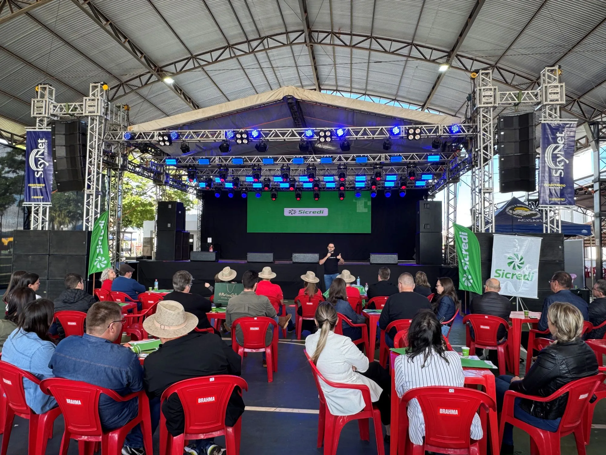  ExpoInde_por dentro (1) Organizaodr PJ.jpg 