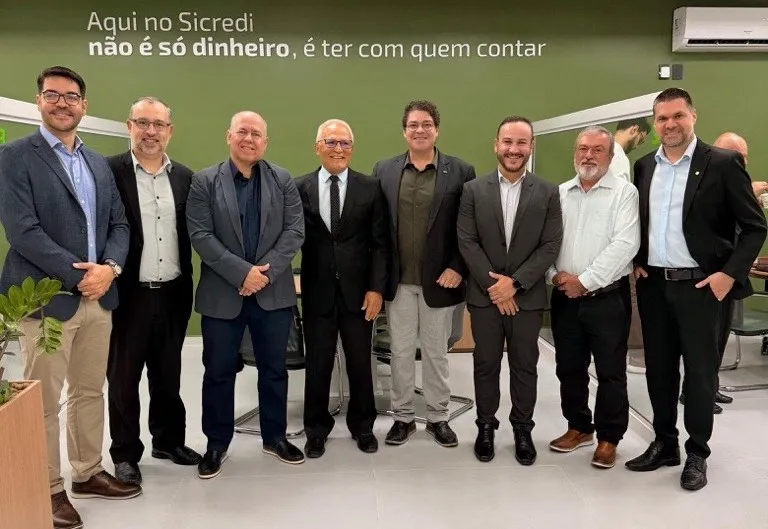  Diretores e conselheiros da Sicredi Expansão na abertura da agência 