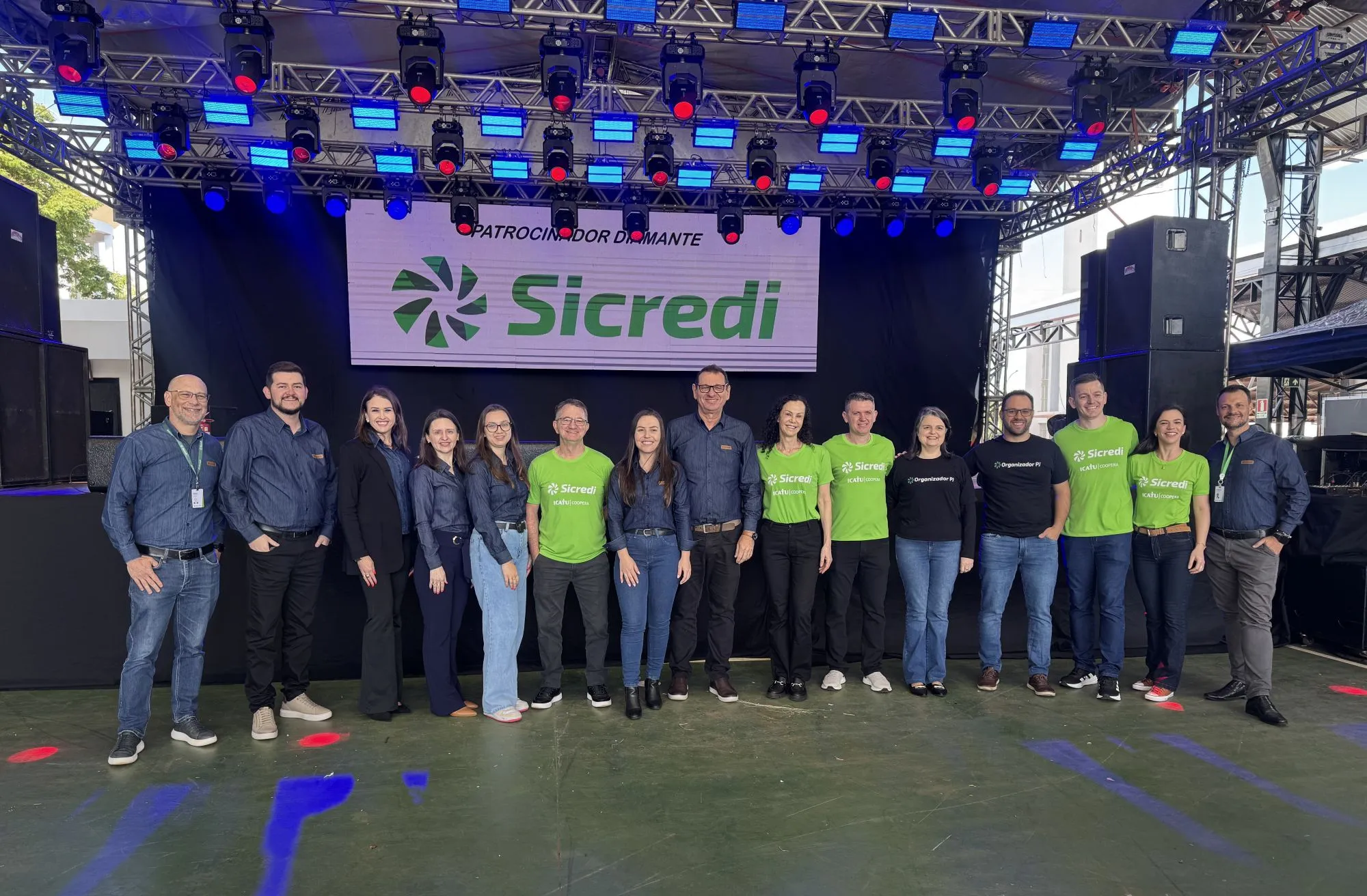  ExpoInde_por dentro (2) colegas Sicredi e CAS.jpg 