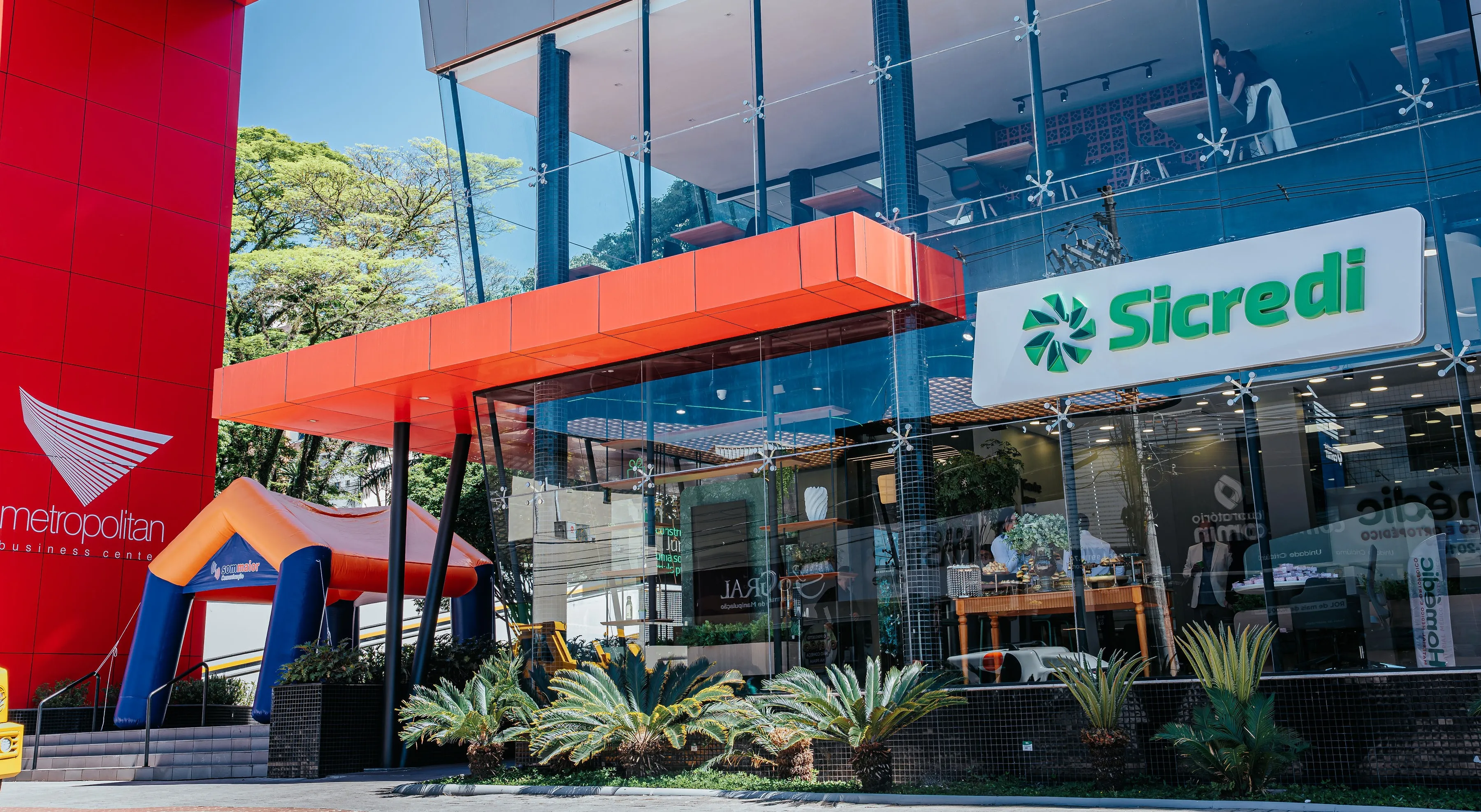  A Sicredi Sul SC reinaugurou, nessa última terça-feira (14), a agência Metropolitan, em Criciúma 