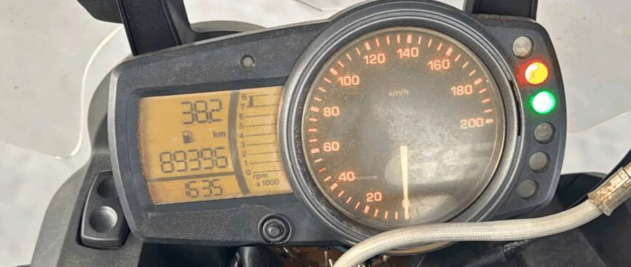  Moto BMW_placa FAH6J49_painel.png 