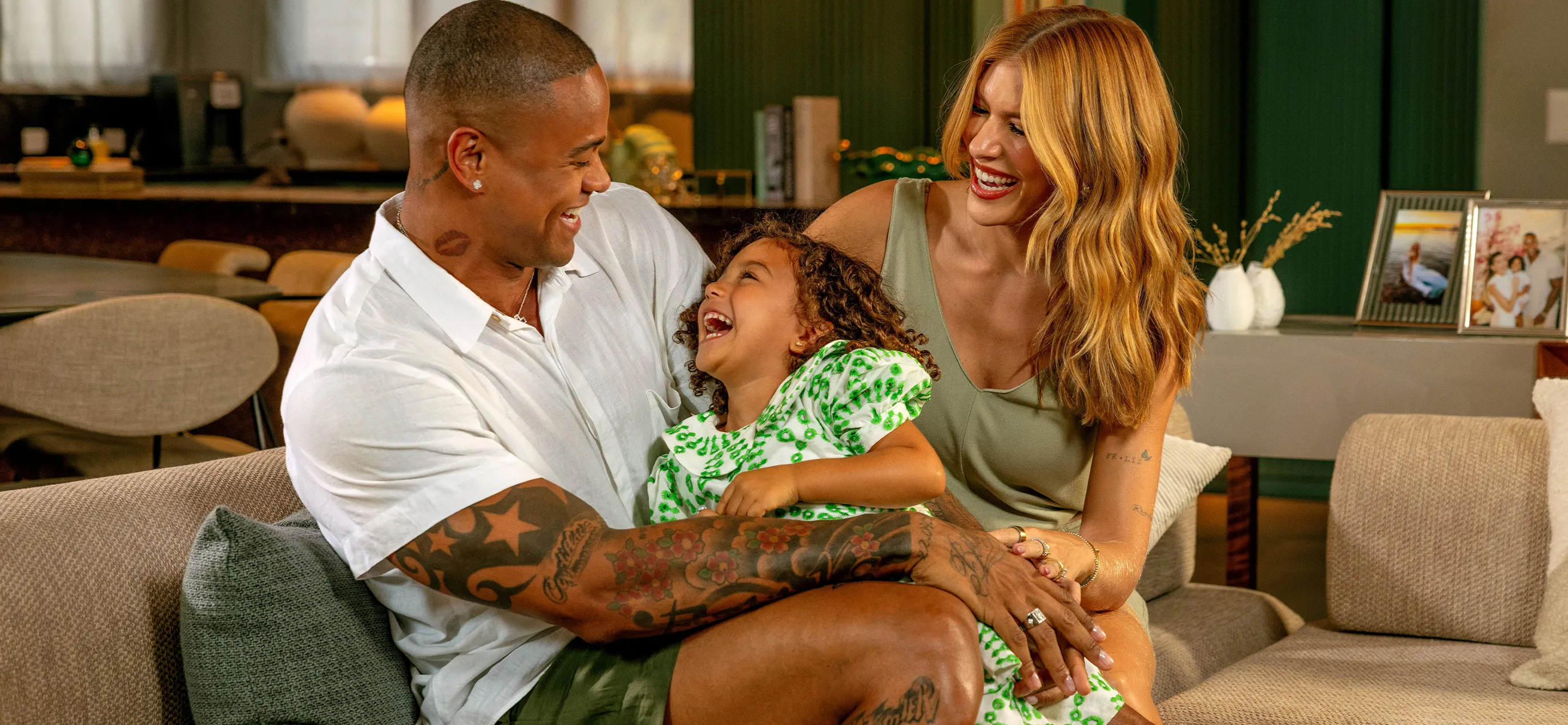  Léo Santana, Lore Improta e a pequena Liz estrelam nova campanha do Sicredi.jpg 