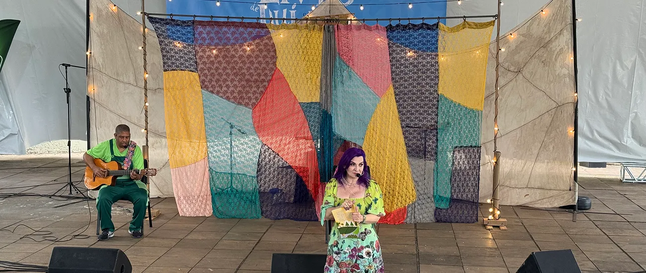  Escritora Léia Cassol apresentou a obra infantil Era uma vez na Sicredi das Culturas - O segredo do cata-vento 