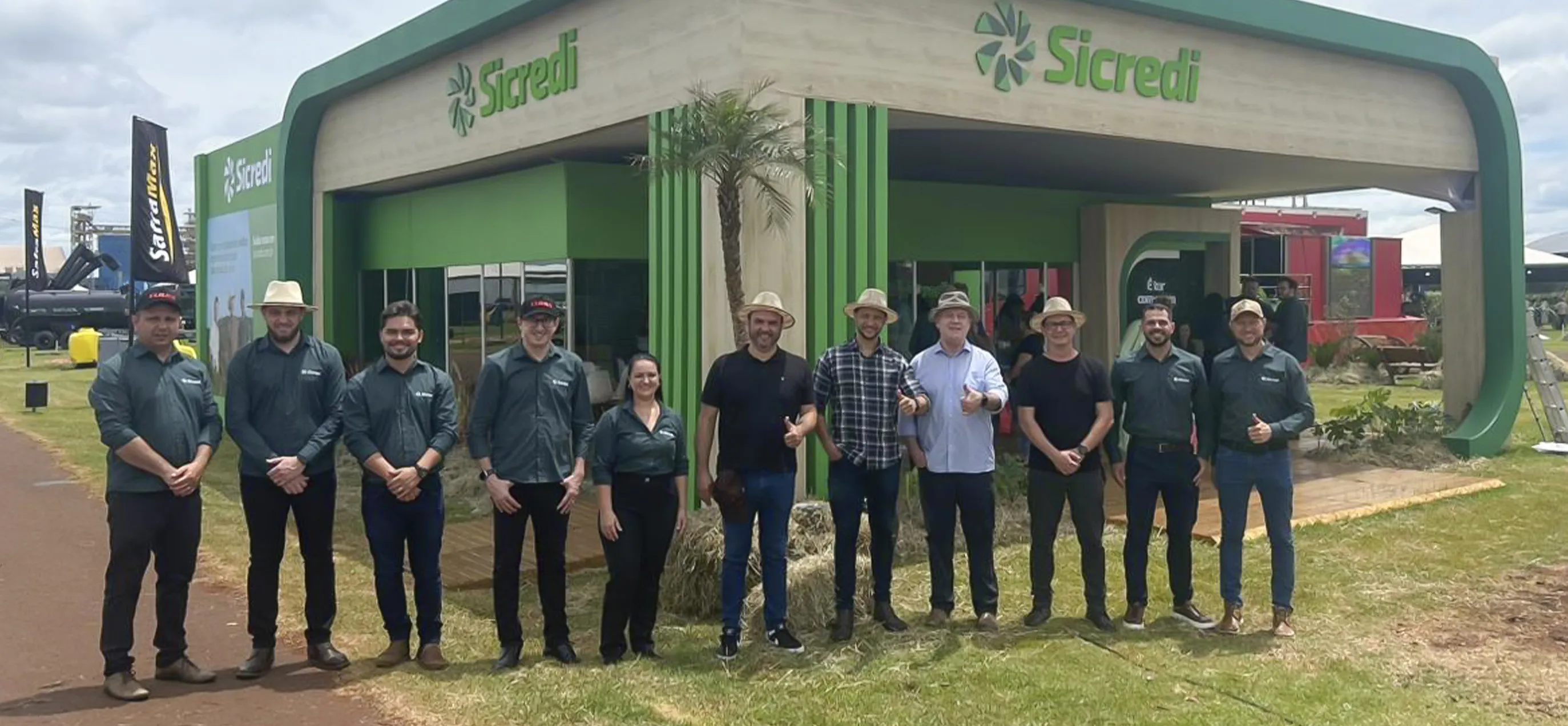  Prefeito de Palotina (PR) visita estande do Sicredi no Dia de Campo da C.Vale 