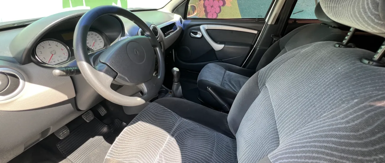  SANDERO - MGH5E73 - Interno 02.png 