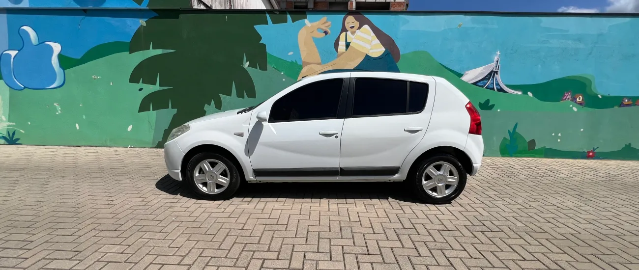  SANDERO - MGH5E73 - lateral 02.png 