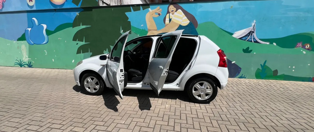  SANDERO - MGH5E73 - lateral 04.png 