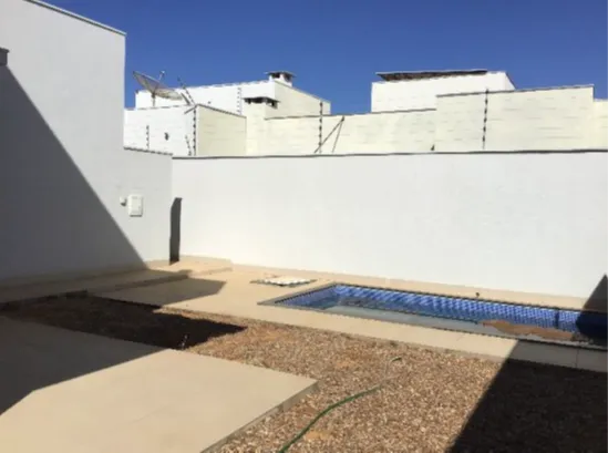  Vista aérea do imóvel 