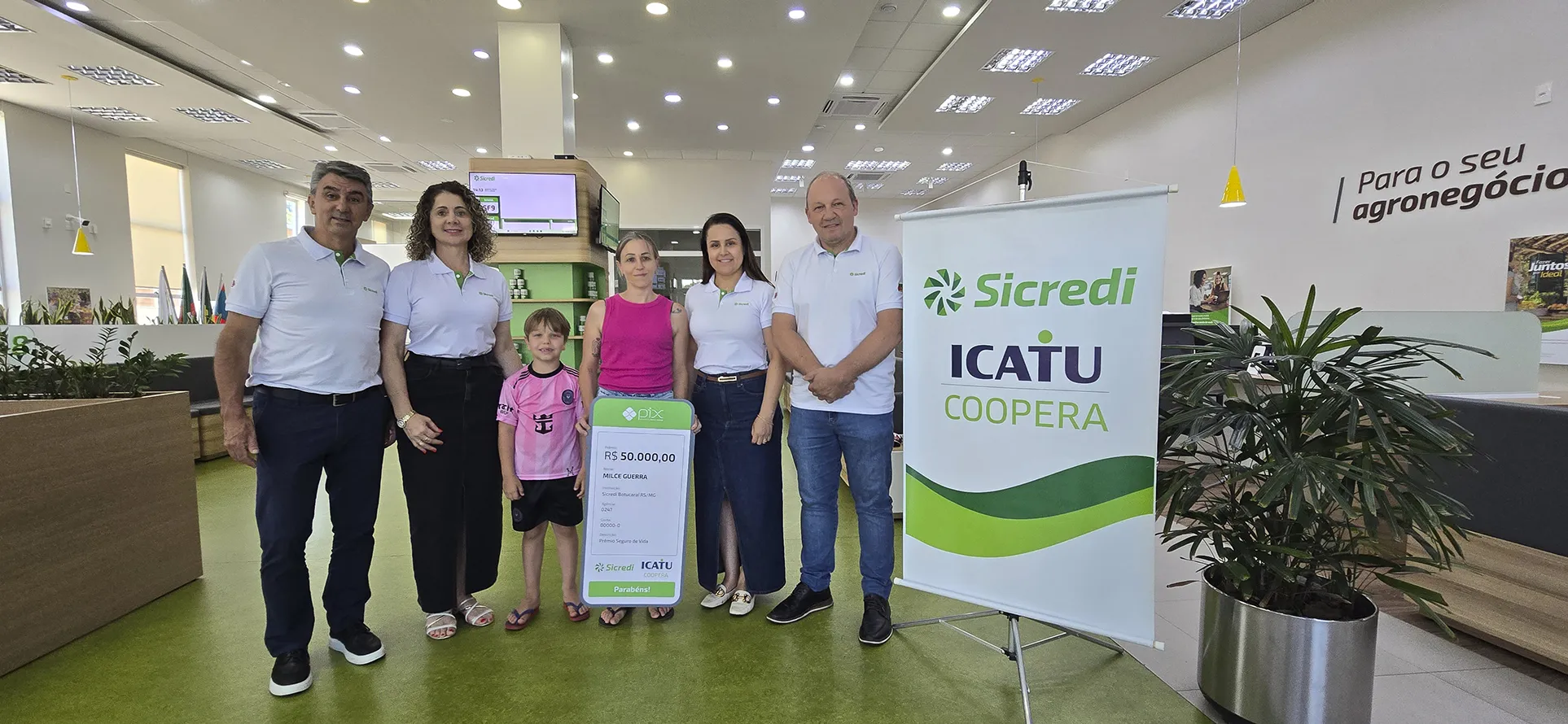  direção, gerente e contemplada (1).jpg 