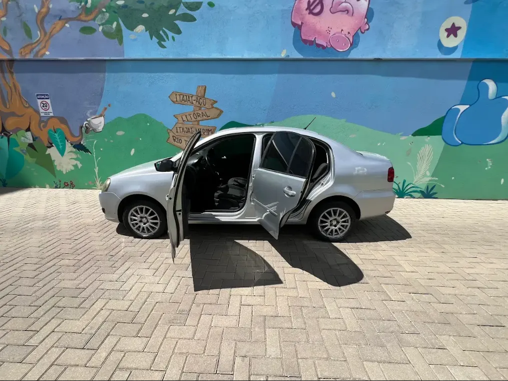  Polo 747906 - Lateral aberta.png 