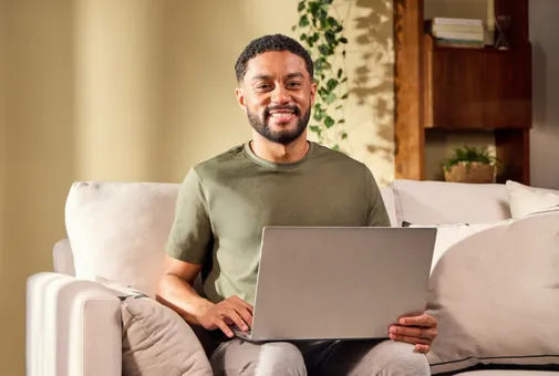  Associado do Sicredi acompanha assembleia 