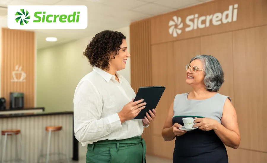  consultora e associada em uma agência sicredi 
