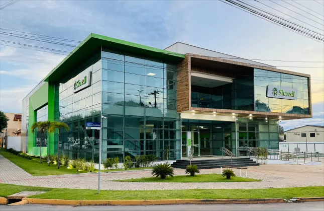  fachada da agência em nova mutum da cooperativa sicredi ouro verde 