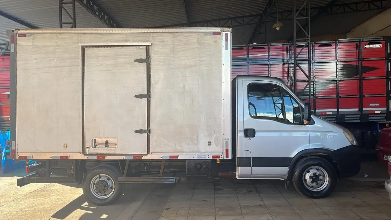  Caminhão Iveco Daily (1) 